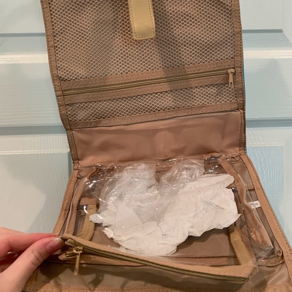 Toiletries travel bag - Picture 3 of 6